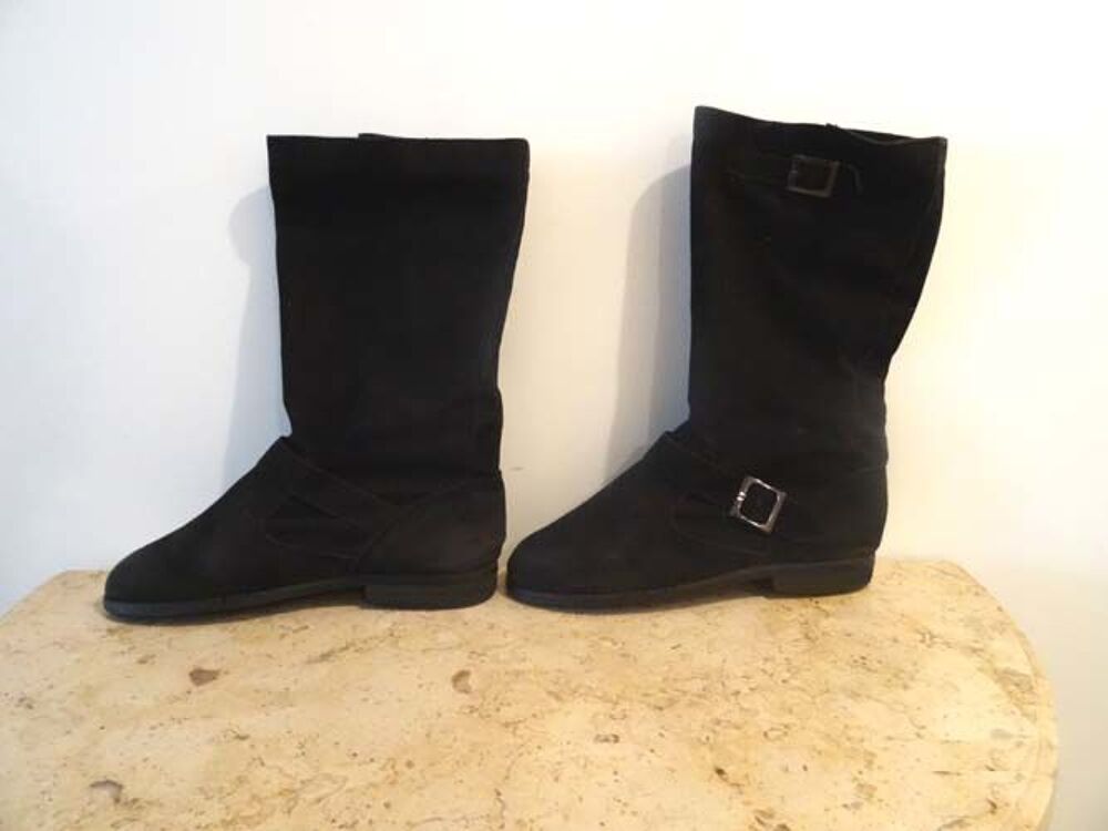 Bottes femme en cuir, couleur noire, p 37, talons plats, TBE Chaussures