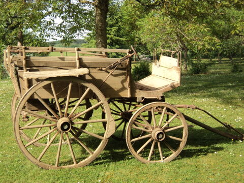 Ancienne charrette à cheval 250 89580 Val-de-mercy