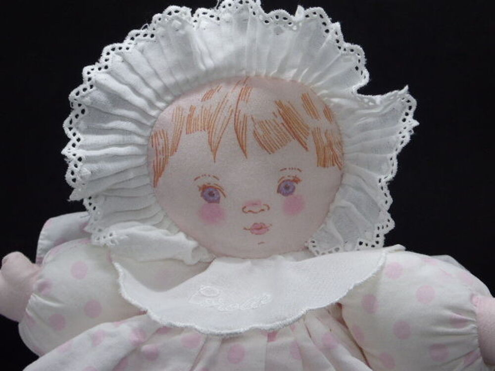 Corolle doudou poup&eacute;e tissu rose et blanc col brod&eacute; Jeux / jouets