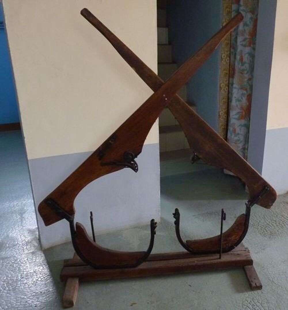 Fagoteuse, instrument ancien pour faire des fagots Décoration