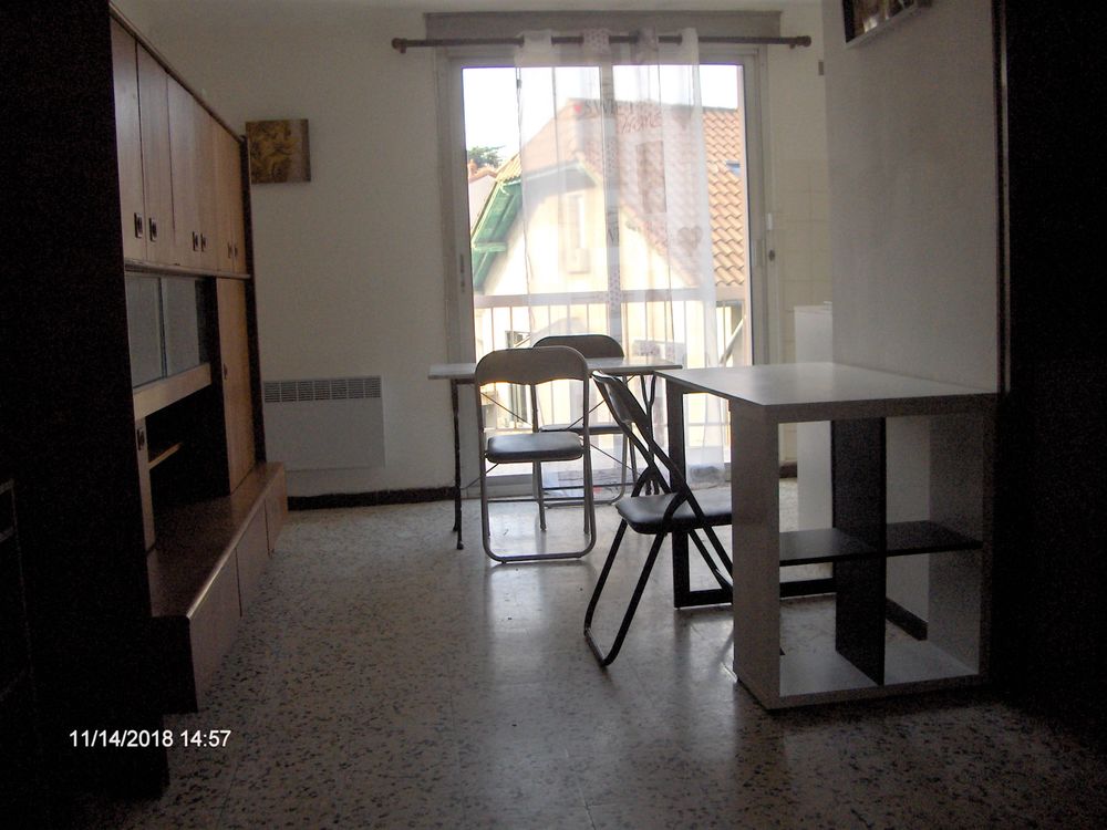 Location Appartement studio meublé avec balcon Avignon