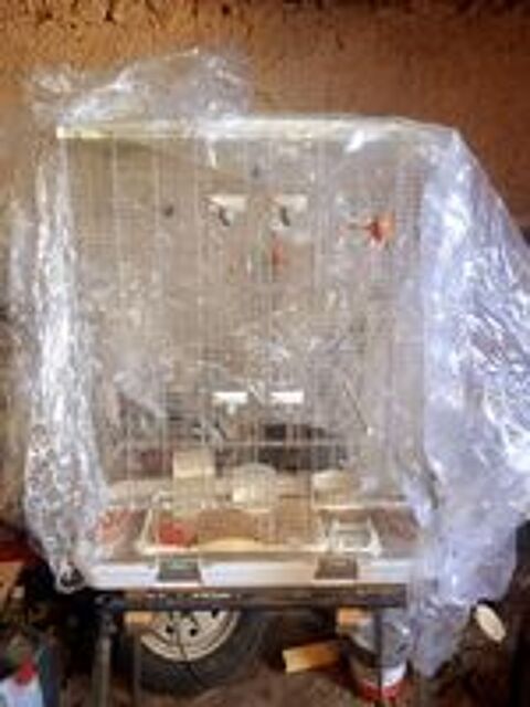   cage neuve mont�e ht :90 larg:  80 epaiss : 45 