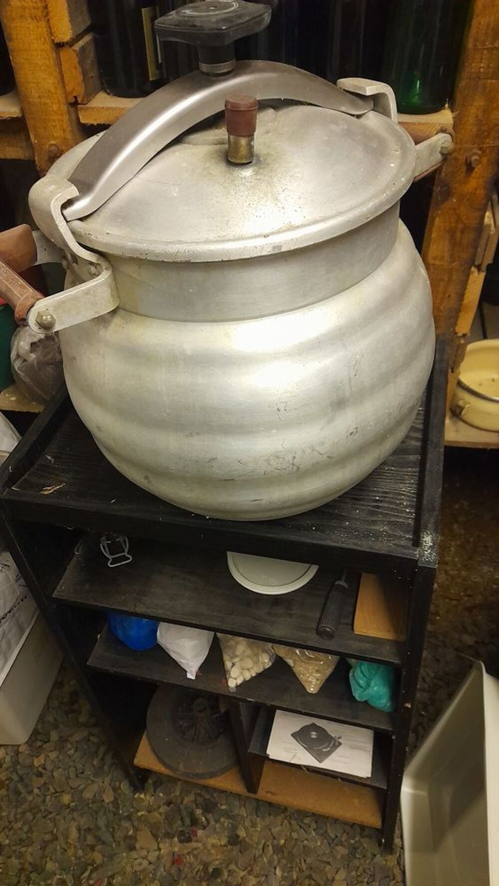 Cocotte minute pour faire des rillettes. Bricolage