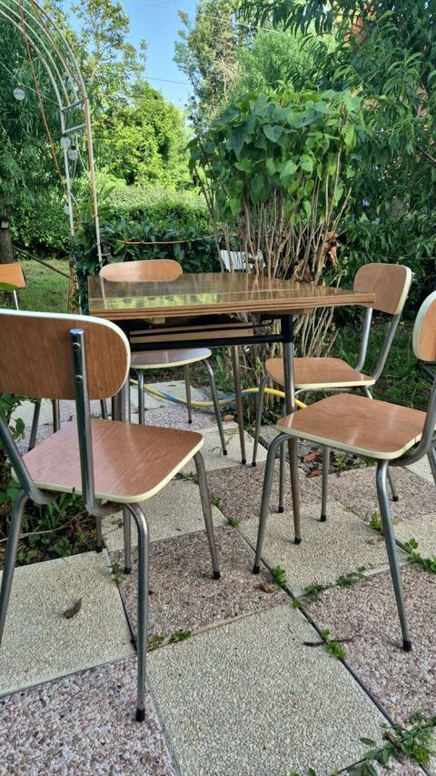 Table et chaises 75 La Charit-sur-Loire (58)