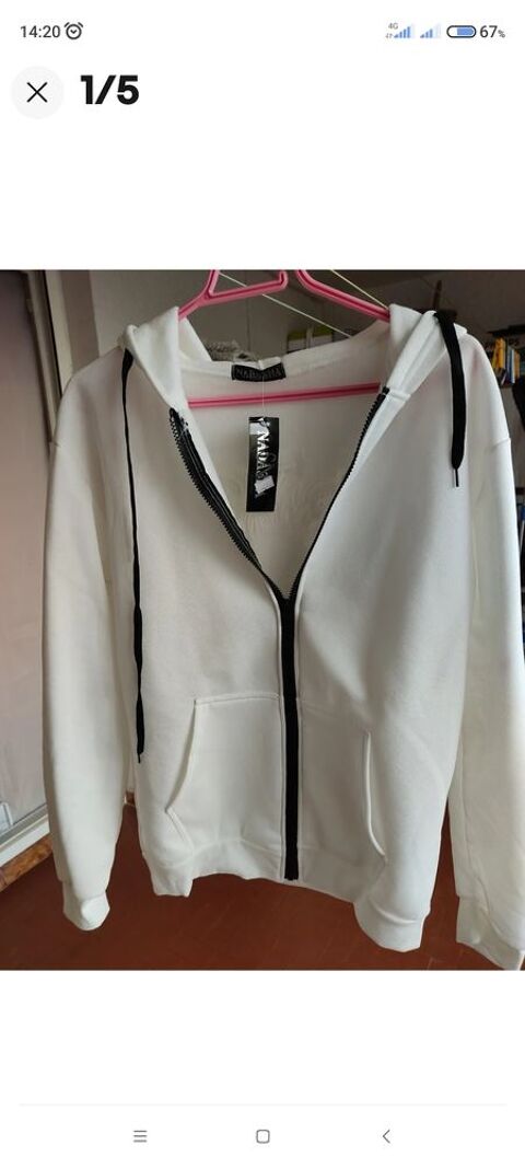 Veste capuche.
Unisexe 
T�te de lion en 3D 15 La Seyne-sur-Mer (83)