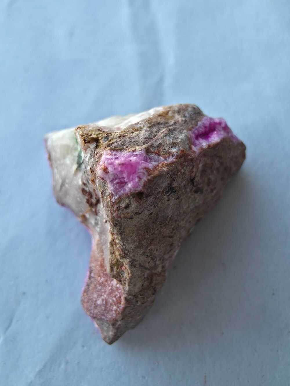 Sp&eacute;cimen Rare Calcite Cobaltif&egrave;re-Cristaux Fuchsia RDC 