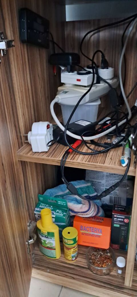 Aquarium  tous &eacute;quip&eacute;  250l 250 44640 Le pellerin