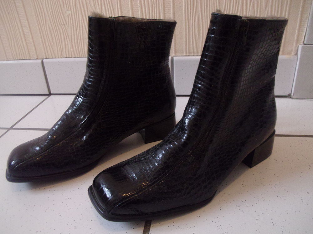 Bottines noires molletonn&eacute;es Pointure 39/40 Chaussures