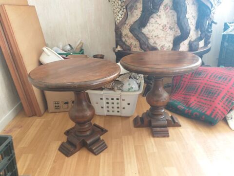 2 Gu�ridon en bois avec pieds travaill� de m�me taille
65 Monteils (82)