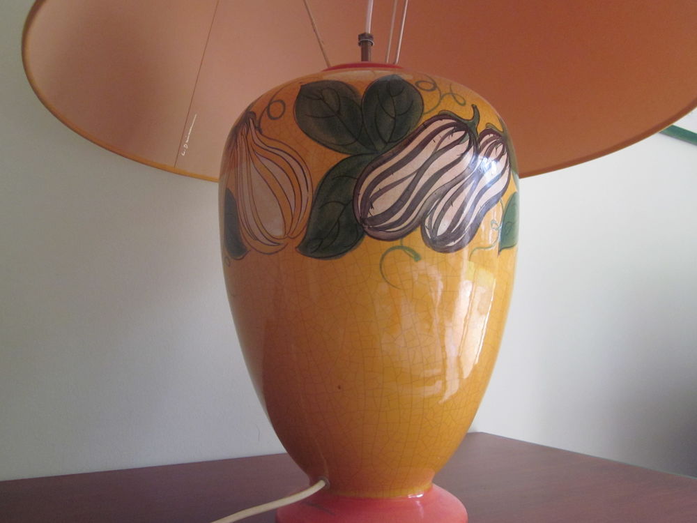  lampe d&eacute;corative avec son abat jour
Décoration