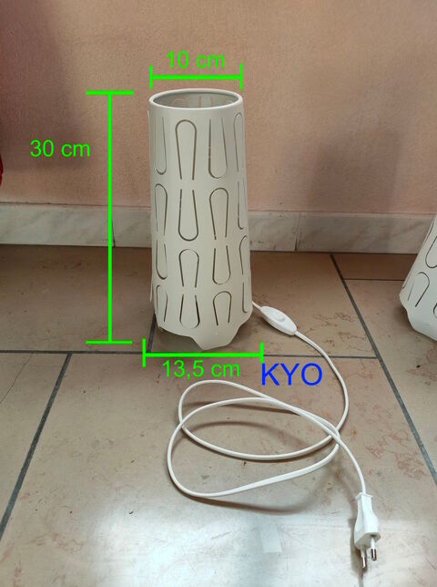 Lampe chevet � poser, abat-jour ajour� blanc m�tal cylindre 15 Foncine-le-Haut (39)