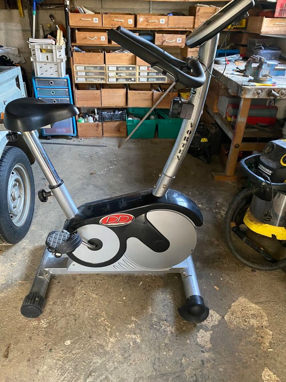v&eacute;lo d'appartement en bon &eacute;tat tout fonctionne parfait Vélos