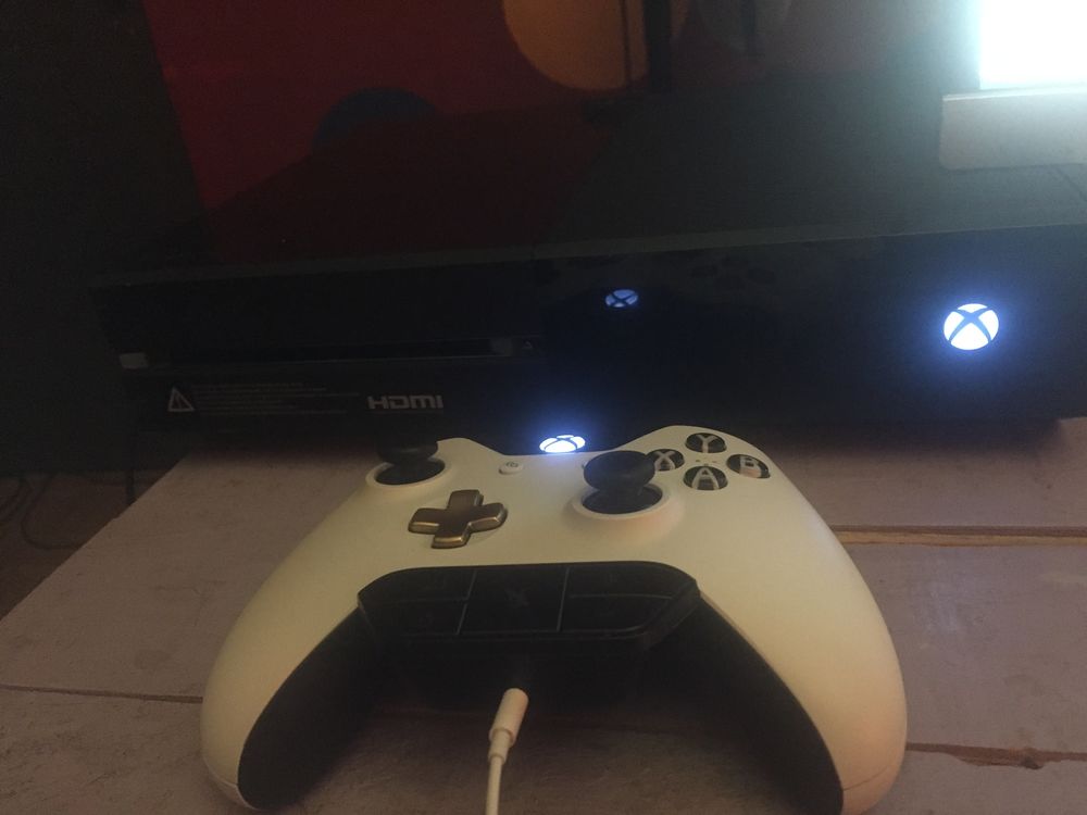 xbox one avec FIFA 21 et NBA 2k21 et 1 manette Consoles et jeux vidéos