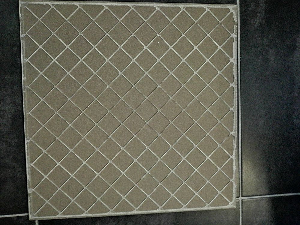 carrelage au sol 56 carreaux neuf de couleur blanc cr&egrave;m Bricolage