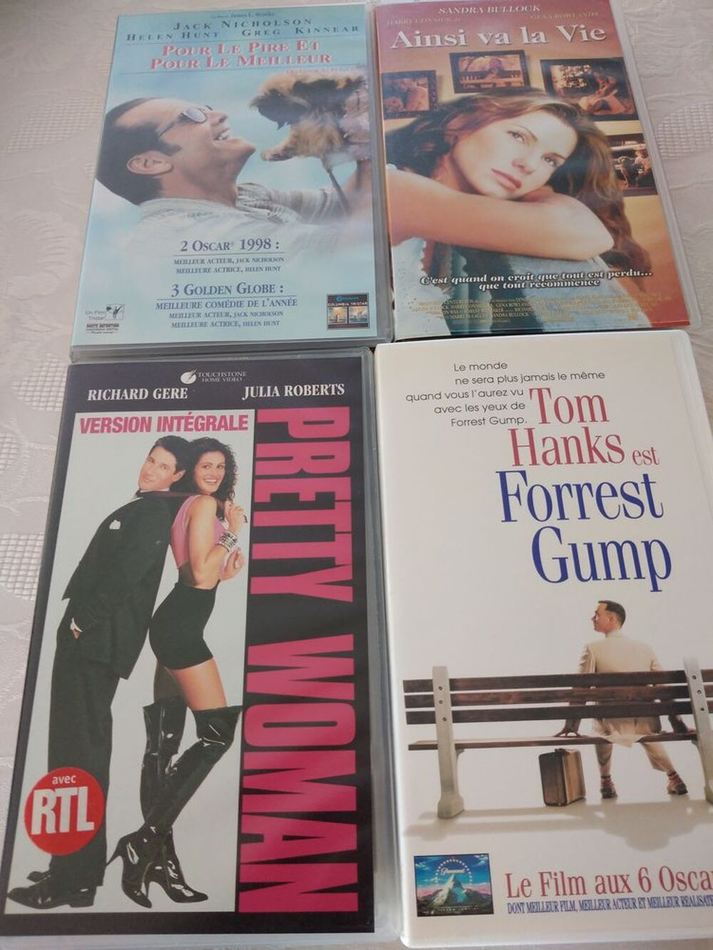 cassettes video CD et vinyles