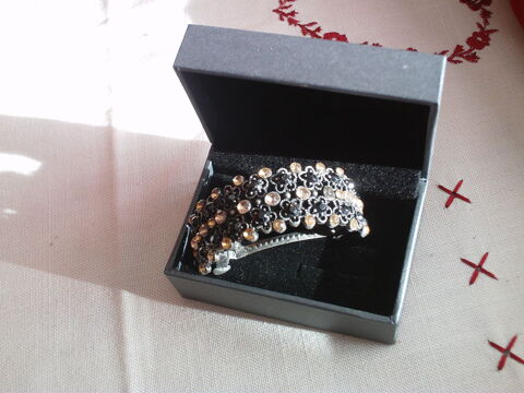 Deux vieilles belles barrettes fleurs brillantes N� 516 10 Beaune (21)