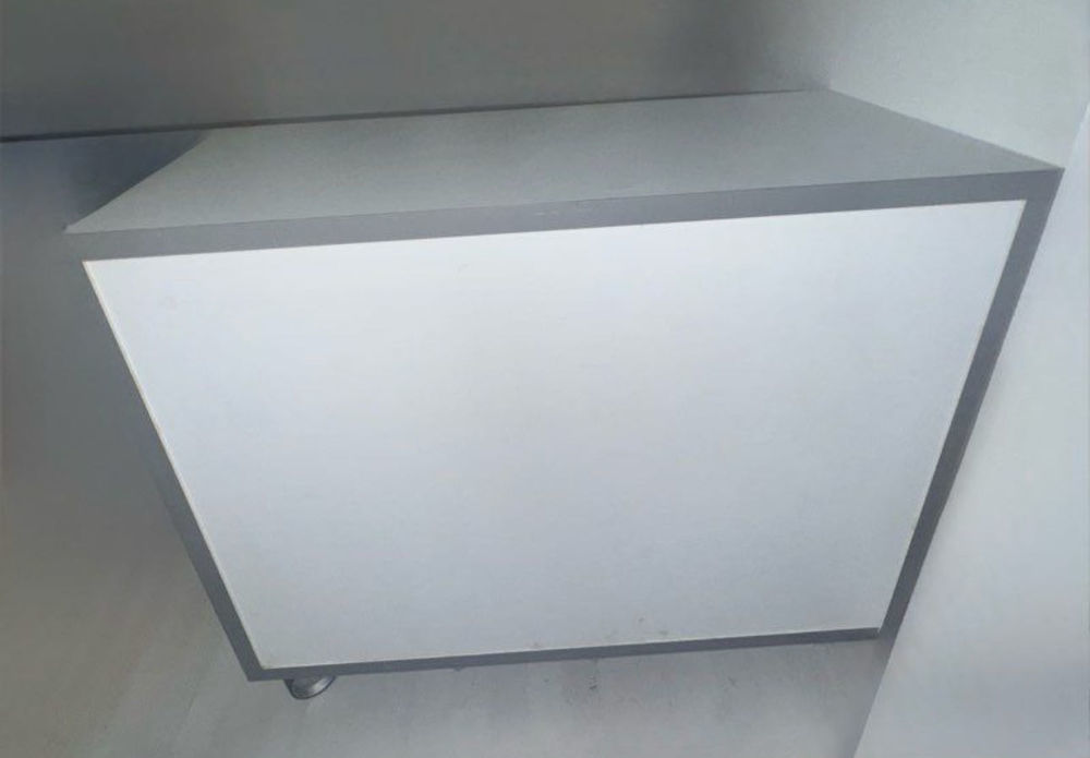bureau blanc avec roulettes et tiroirs Meubles