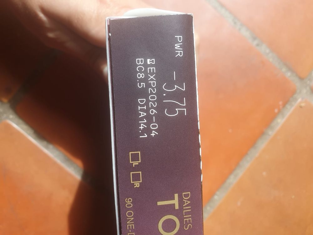 90 lentilles journali&egrave;res -3.75 Dailies Total Vtements
