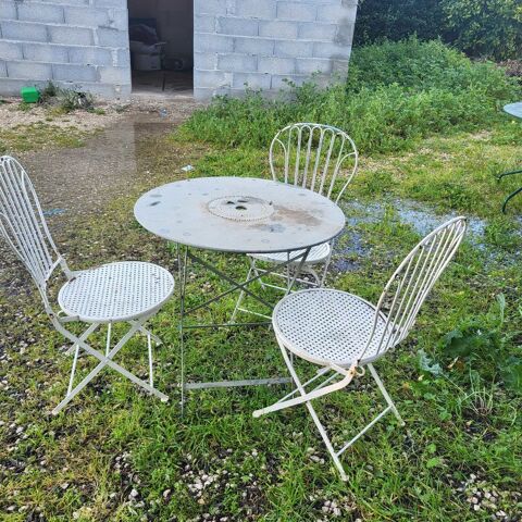 salon de jardin fer forg� ancien pliable 150 La Farl�de (83)