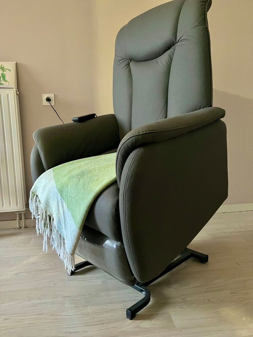 Fauteuil motoris&eacute; Meubles