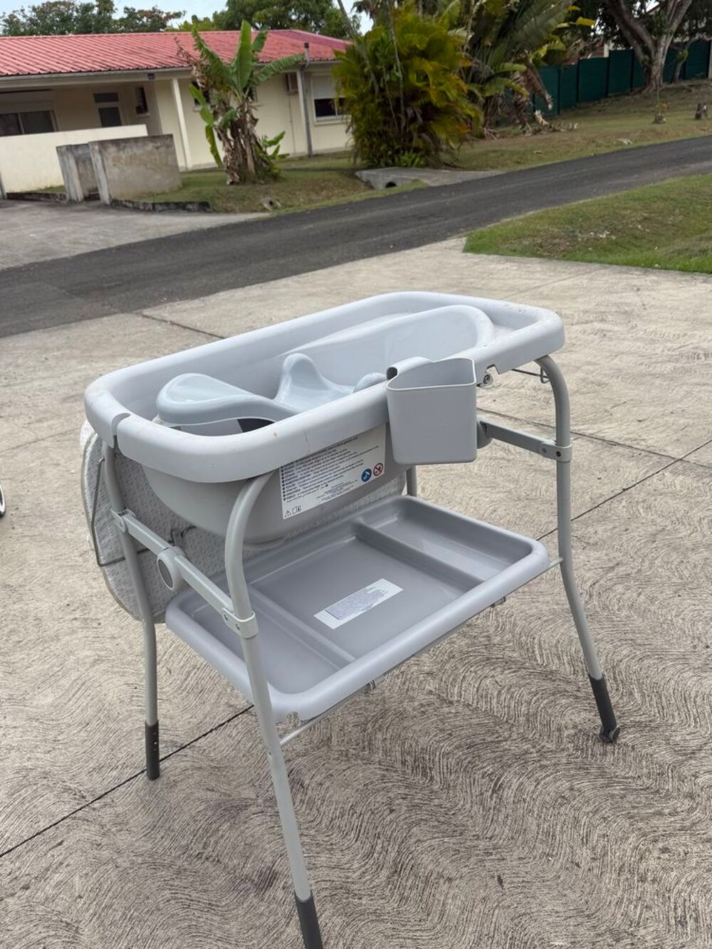 Table &agrave; langer et baignoire Puériculture