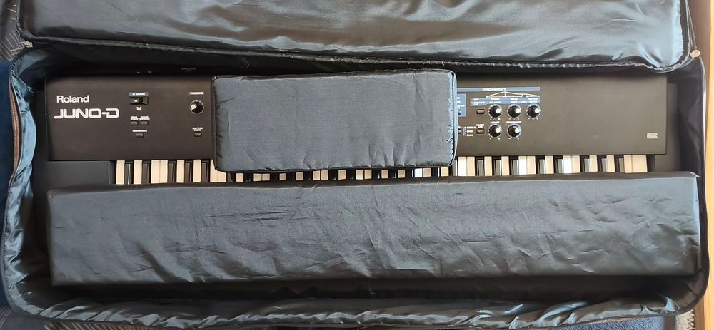 Roland Juno D + paire monitoring samson R&eacute;solv 50A Instruments de musique
