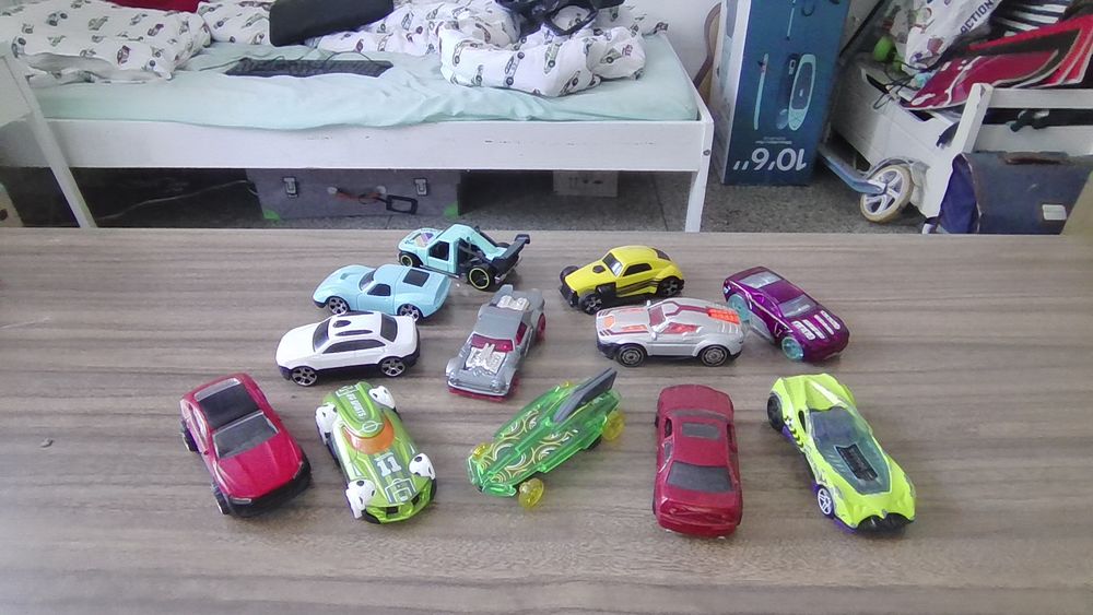 Voitures hotwhells. Jeux / jouets