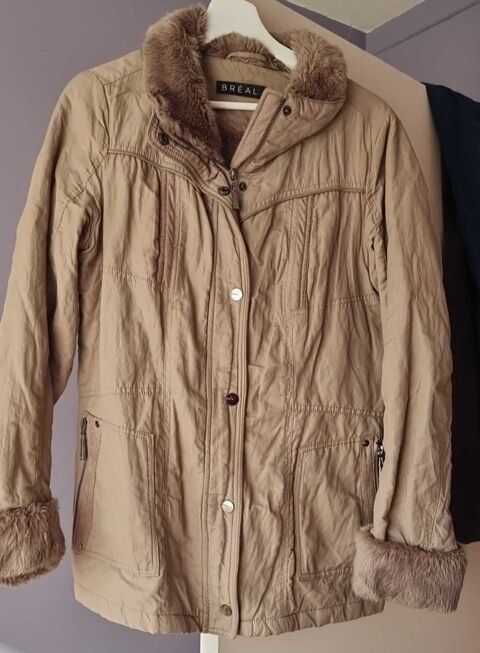 Tr�s jolie parka beige femme.  T42 Patrice Breal 17 Oullins (69)
