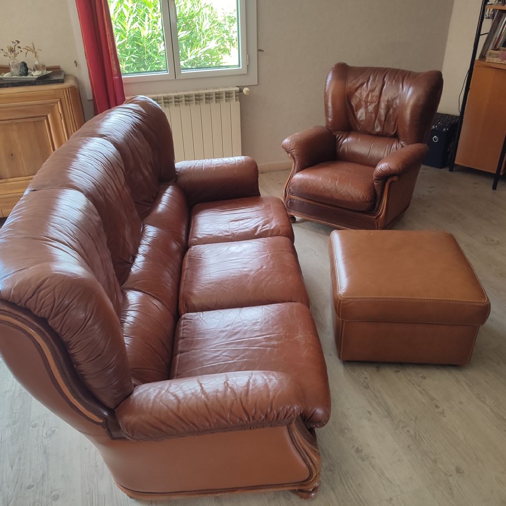 ENSEMBLE CANAPE FAUTEUIL POUF CUIR - BON ETAT Meubles
