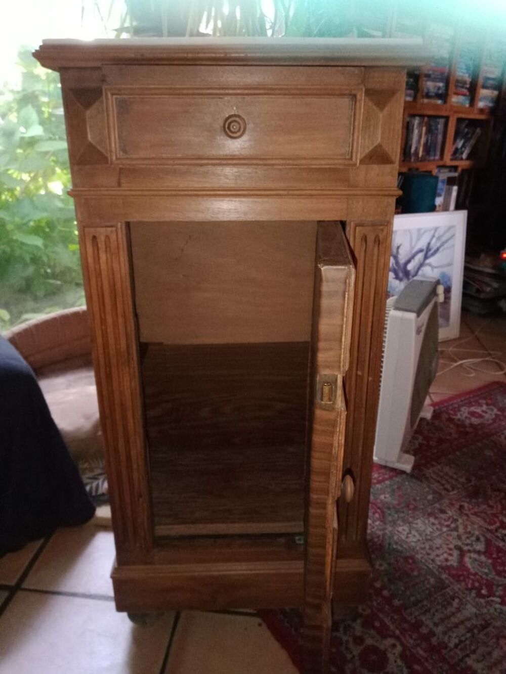 Joli meuble de style chevet ou meuble d'entr&eacute;e Meubles