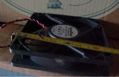 DEUX VENTILATEURS 120X120X25MM  12V 170MA 39 Lampertheim (67)