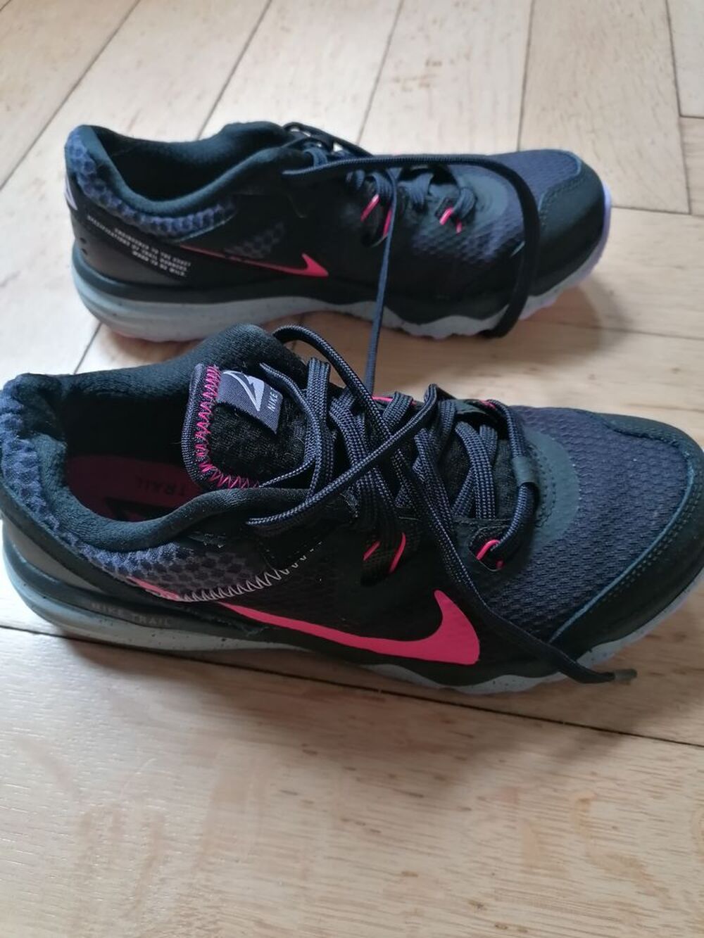 Baskets Nike taille 36,5 Chaussures