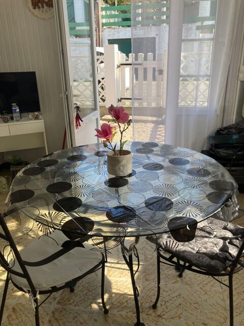 TABLE SALLE MANGER FER FORG�
40 Ault (80)