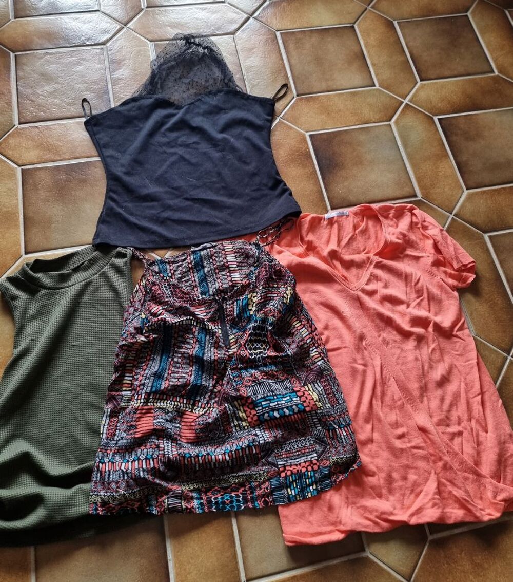 Lot de 4 t-shirts noir, corail et kaki pour femme taille M Vêtements
