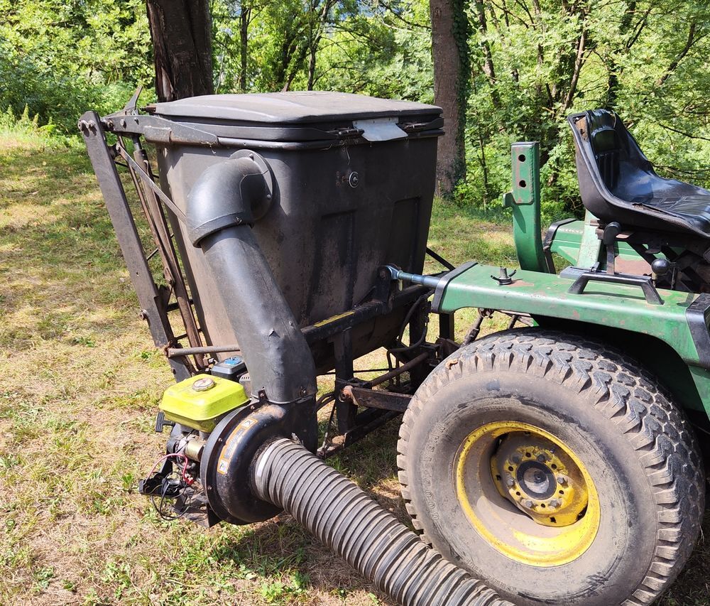   Bac et moteur de récupération d'herbe de tonte - John Deere 