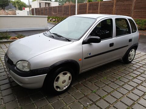 Opel corsa 1.0i 12S