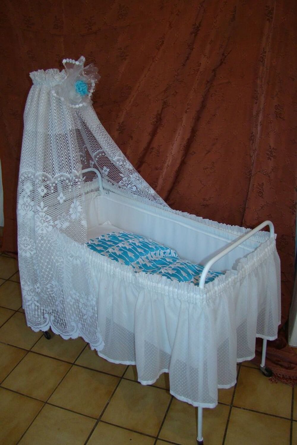 Ancien grand berceau &agrave; fl&egrave;che - ann&eacute;es 1960 
Jeux / jouets