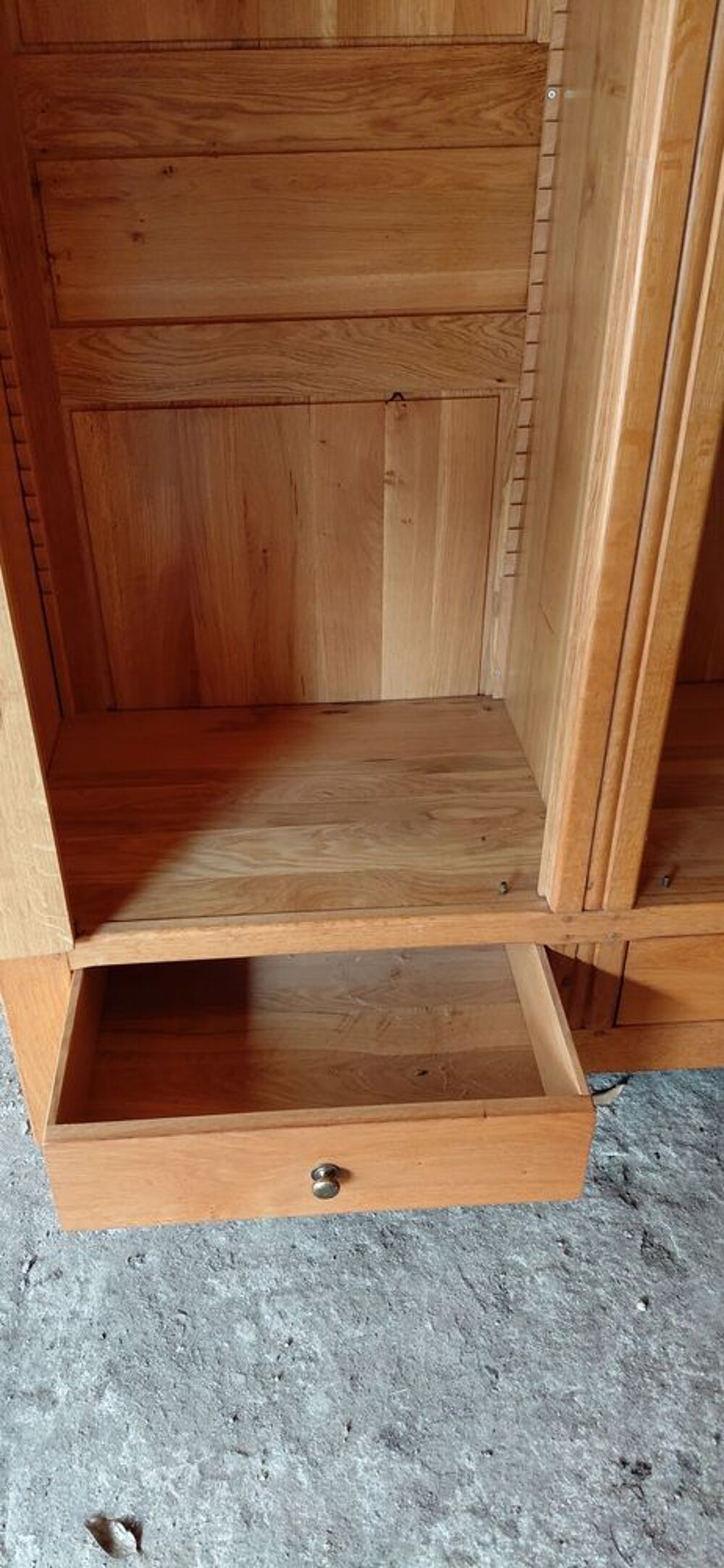 Armoire en bois 2 portes 2 tiroirs Meubles