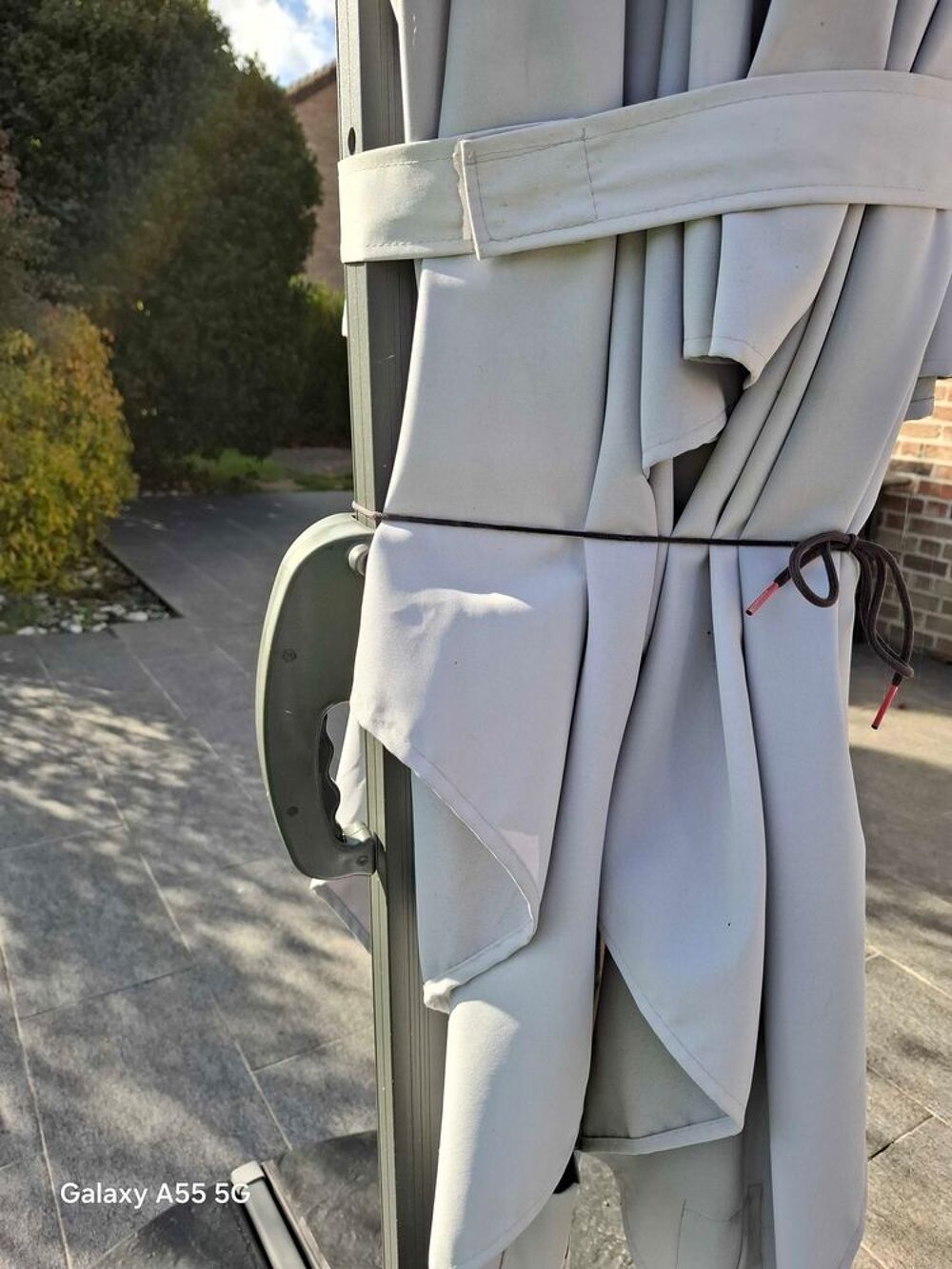 Parasol d&eacute;port&eacute; avec dalles Meubles