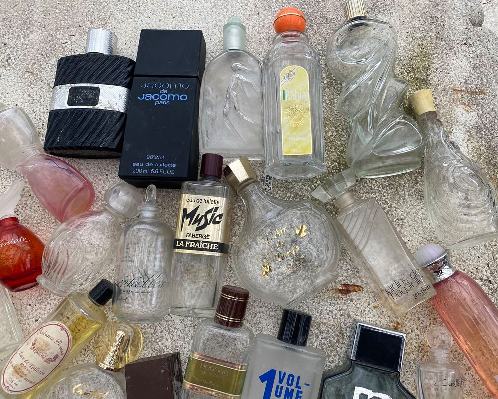 50 bouteilles de parfum vides 