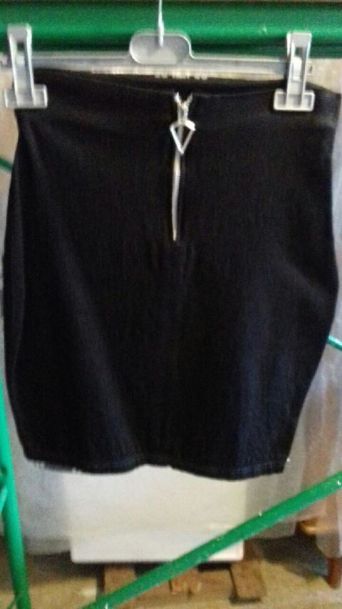 Jupe noire neuve pas denvoi 5 Craponne (69)