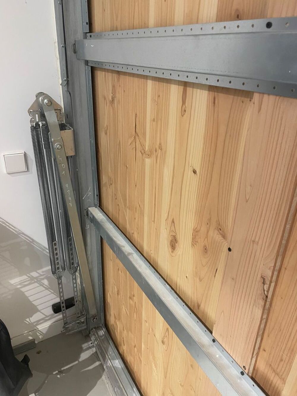Porte de garage en bois motoris&eacute;e SOMFY Bricolage