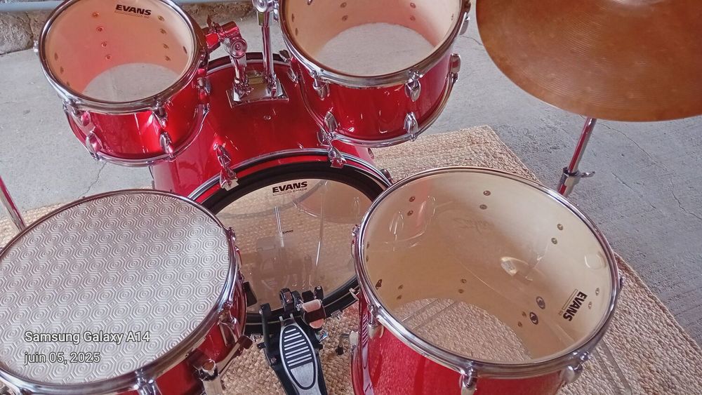 Batterie acoustique. Instruments de musique
