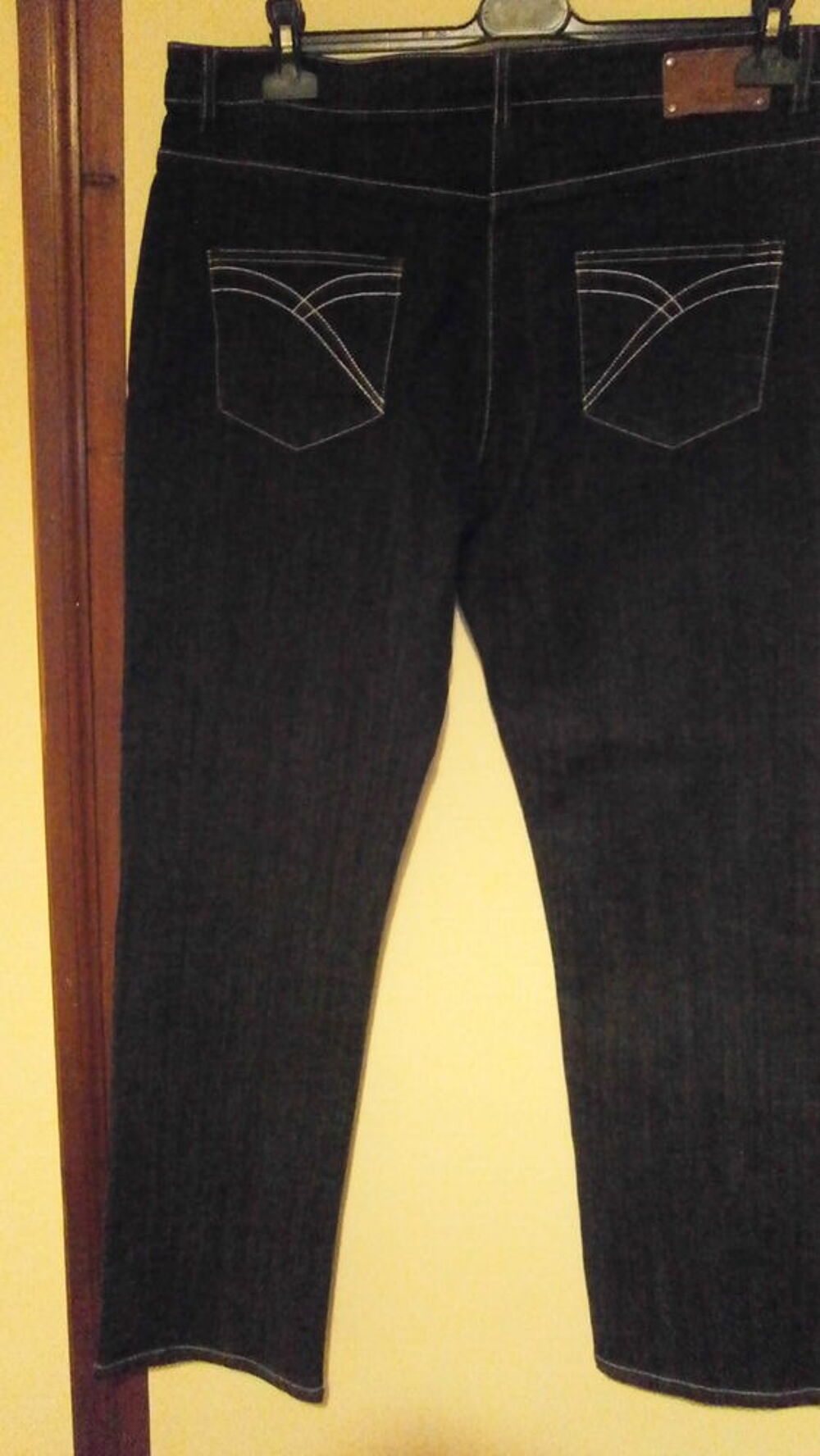 DEUX PANTALONS Vêtements