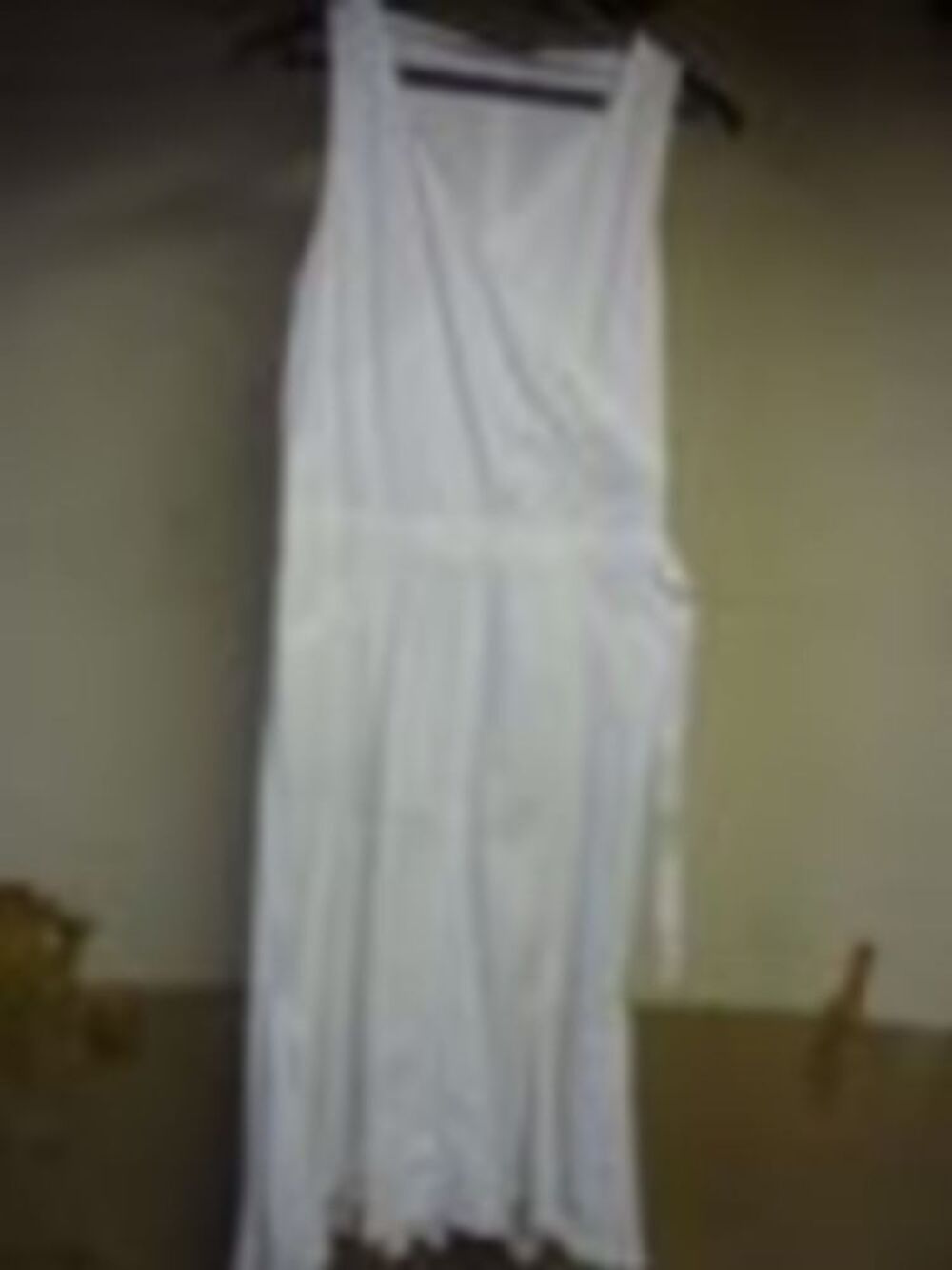 
Belle Robe Blanche coton :Taille40/42 Vêtements