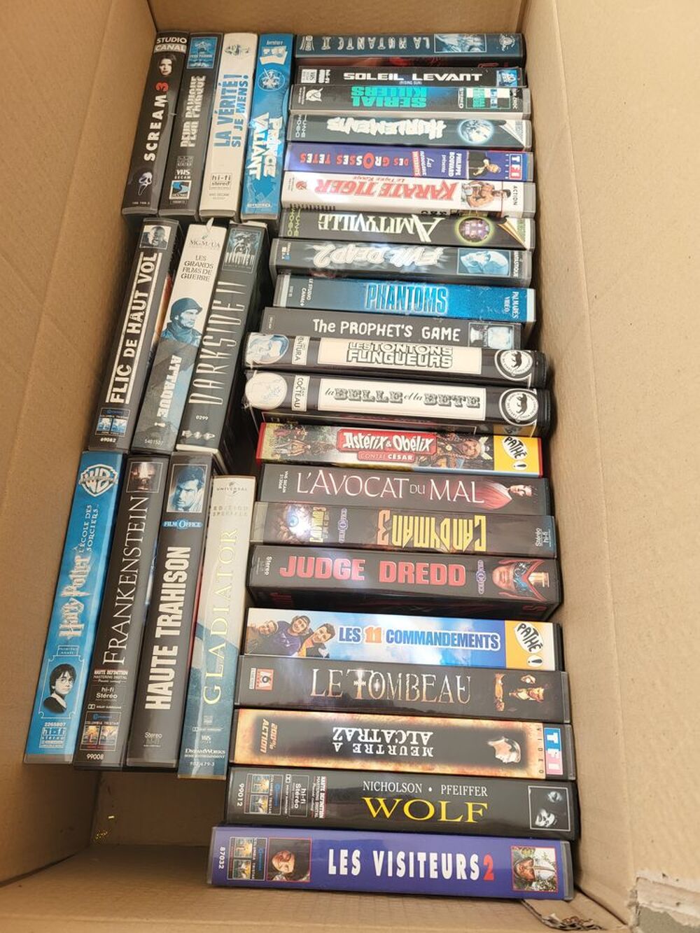 30 vhs en tres bon etat Photos/Video/TV