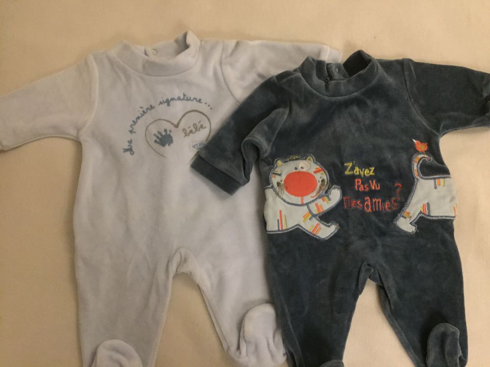 2 pyjamas Absorba 1mois 4€ Puériculture