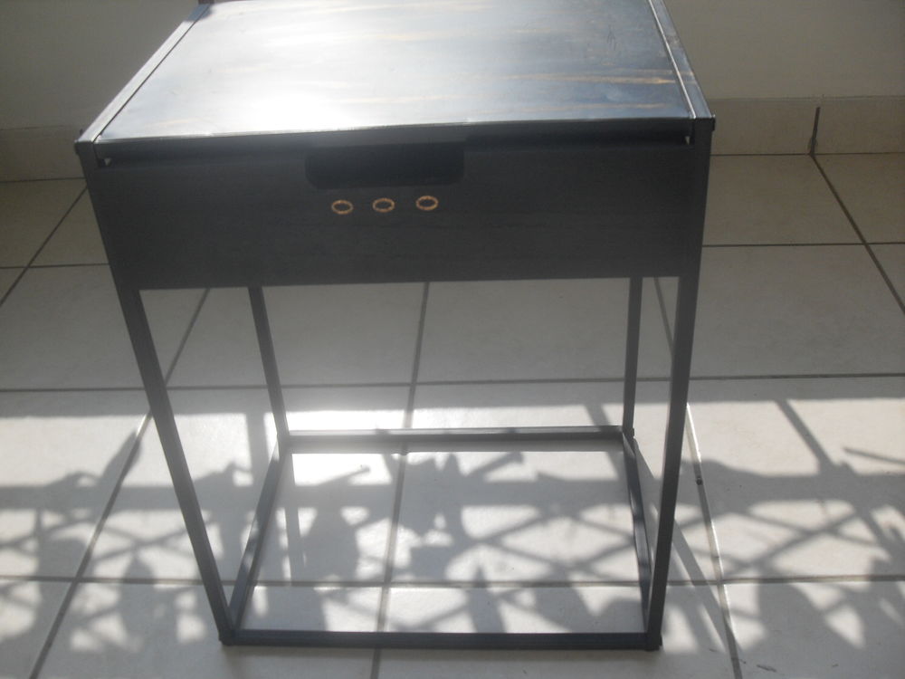 Petit meuble en m&eacute;tal Meubles