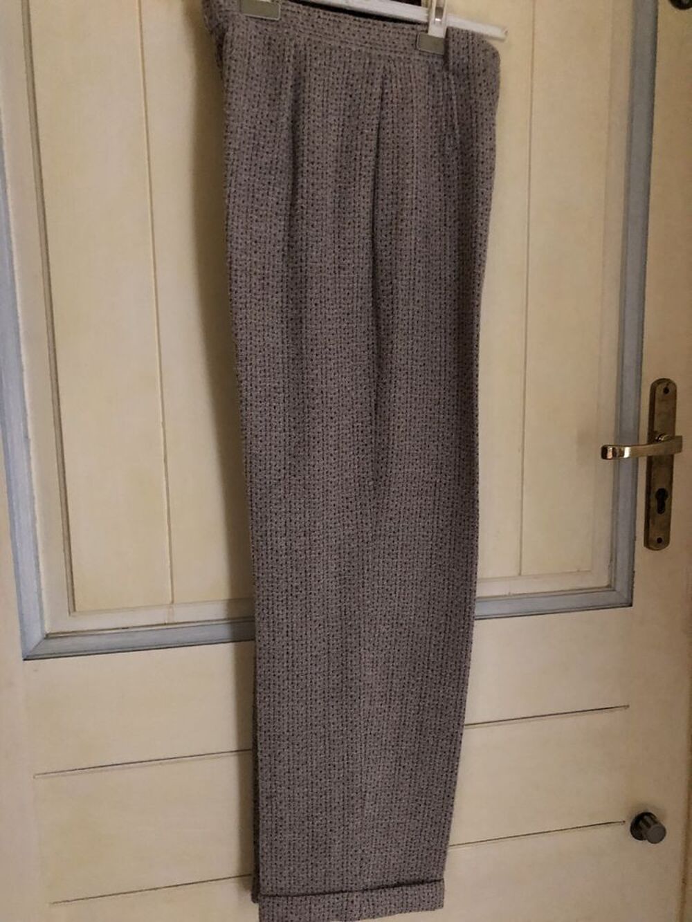 Tailleur chic veste/pantalon couleur cr&egrave;me chin&eacute; marron T40, Vêtements
