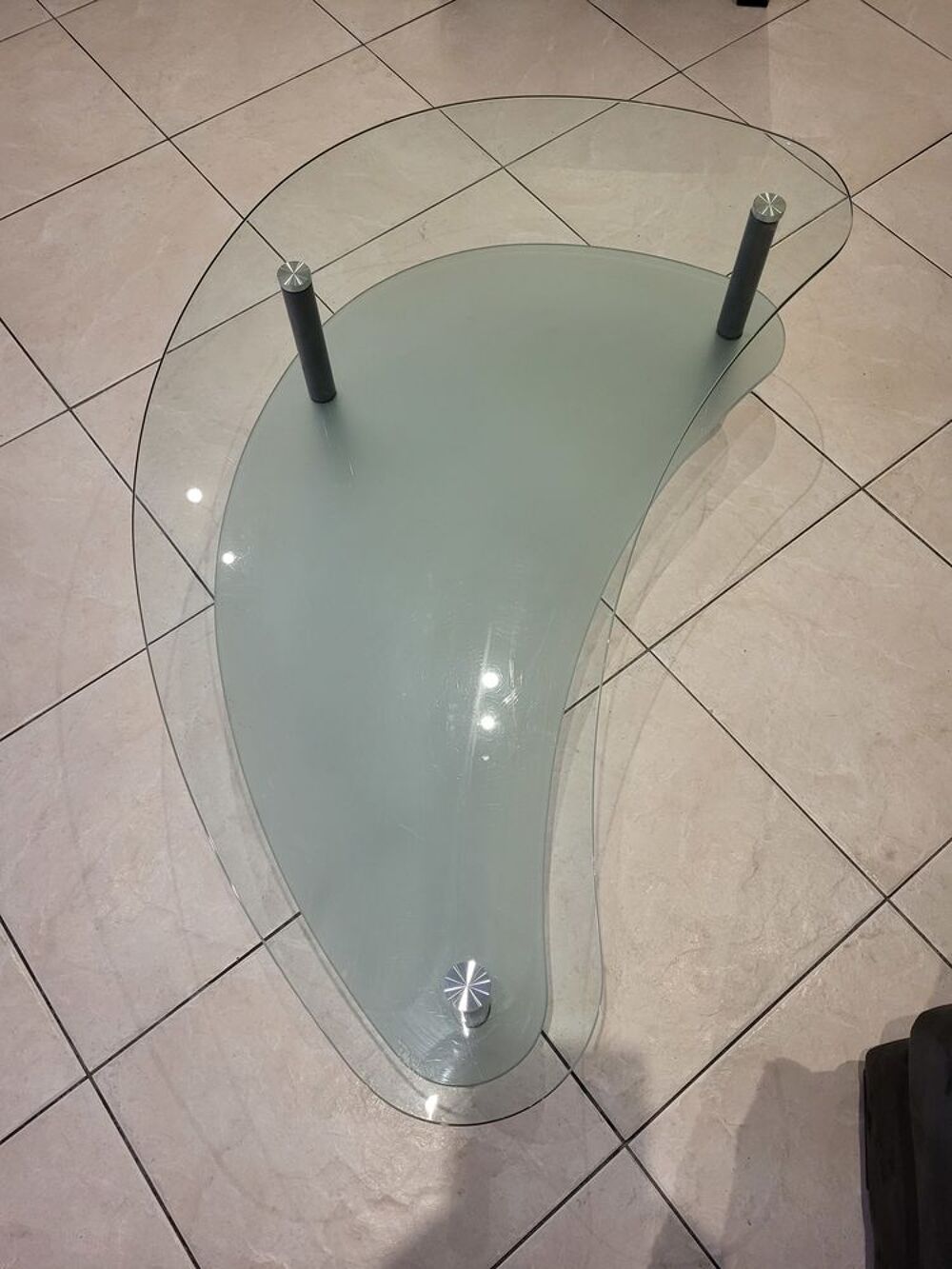 Table basse de salon en verre Meubles